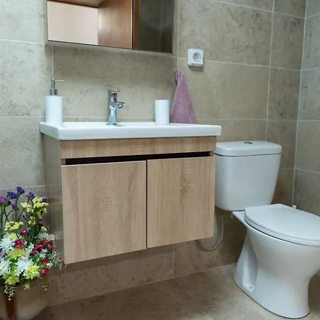 Anna's House * Rhodes City